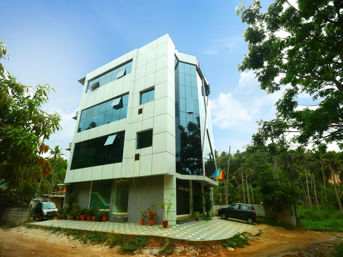 Oyo 9557 Near Kims Hospital Hotell Thiruvananthapuram Eksteriør bilde